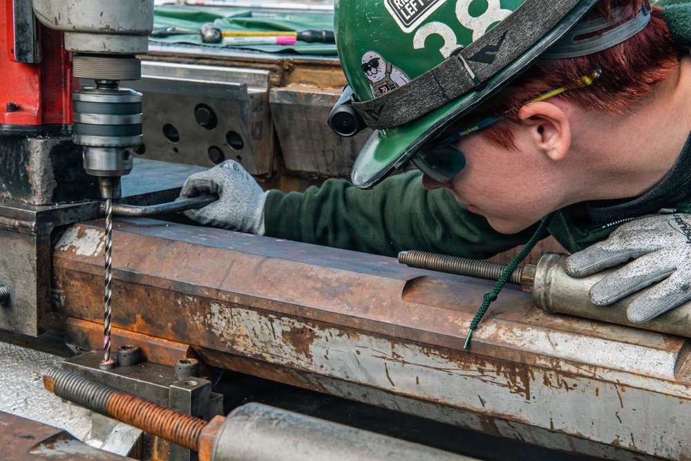 Ronald Reagan Sailors Perform Maintenance