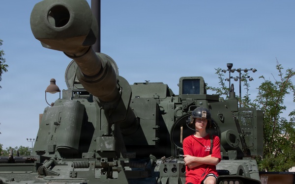 1st Armored Division Artillery Brigade celebrates military families with Jr. Redleg Day