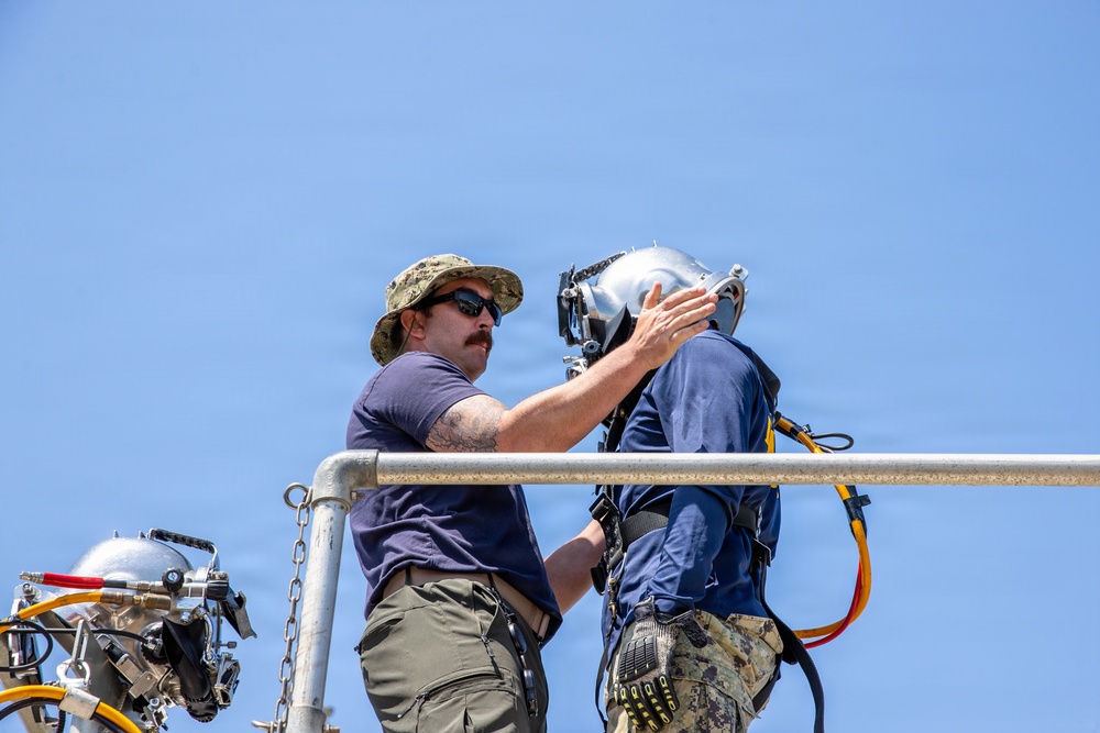 UCT 2 Divers at LA Fleet Week 2026