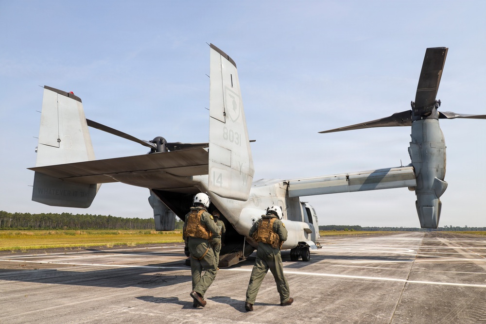 VMM-165 conducts ParaOps