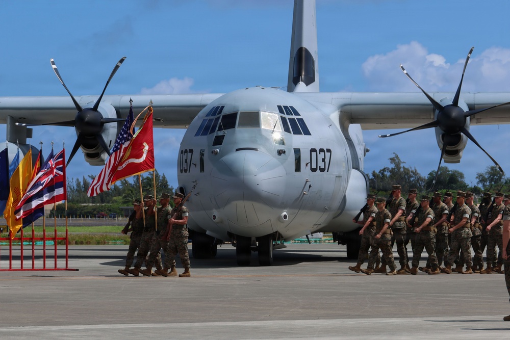 VMGR-153 holds change of command