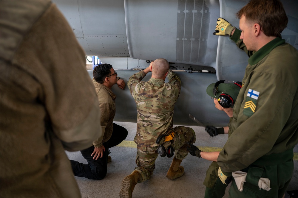 Bilateral Maintenance Exchange Strengthens U.S., Finnish Integration at RAFL 26
