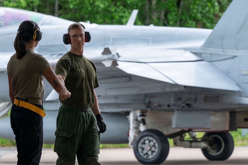 Bilateral Maintenance Exchange Strengthens U.S., Finnish Integration at RAFL 26