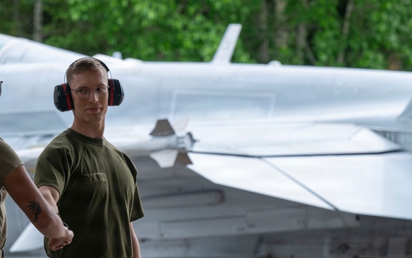 Bilateral Maintenance Exchange Strengthens U.S., Finnish Integration at RAFL 26
