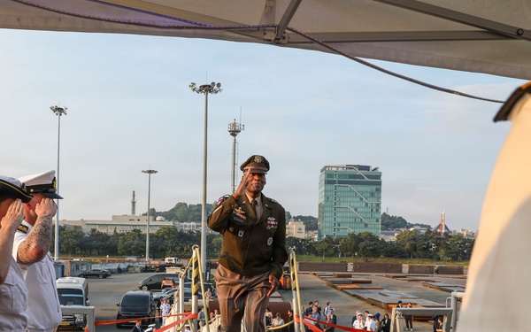 UNC Commander visits Royal Netherlands Navy aboard HNLMS De Ruyter