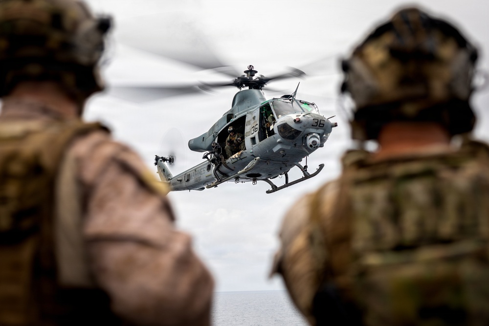 11th MEU Marines, Sailors Conduct Live Air Extraction Training Aboard USS Boxer