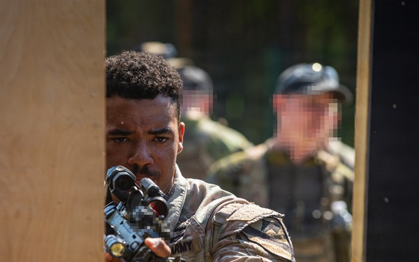 U.S., Czech forces train together in close quarters battle