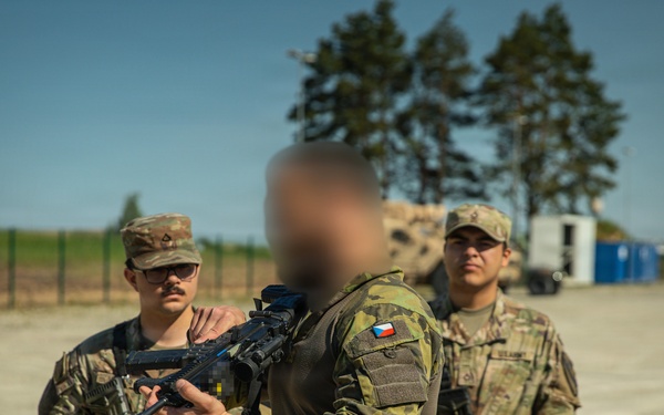 U.S., Czech forces train together in close quarters battle