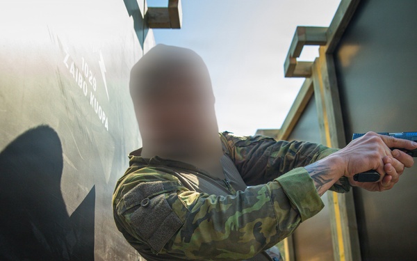 U.S., Czech forces train together in close quarters battle