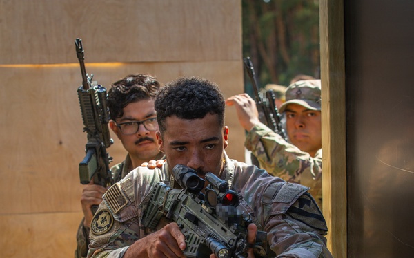 U.S., Czech forces train together in close quarters battle