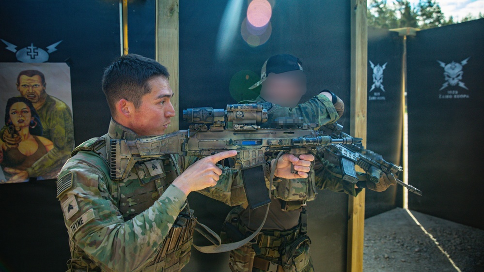 U.S., Czech forces train together in close quarters battle
