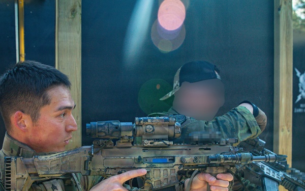 U.S., Czech forces train together in close quarters battle