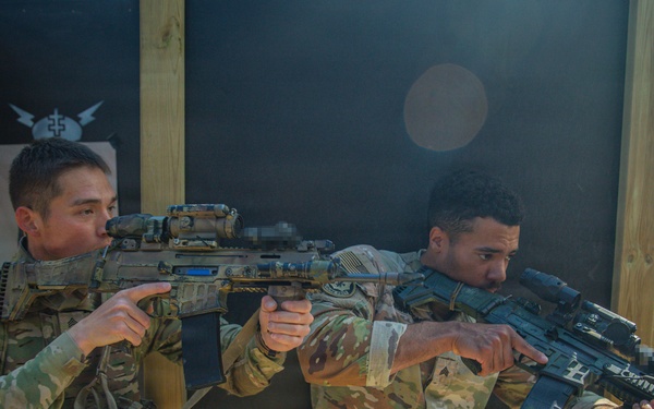 U.S., Czech forces train together in close quarters battle