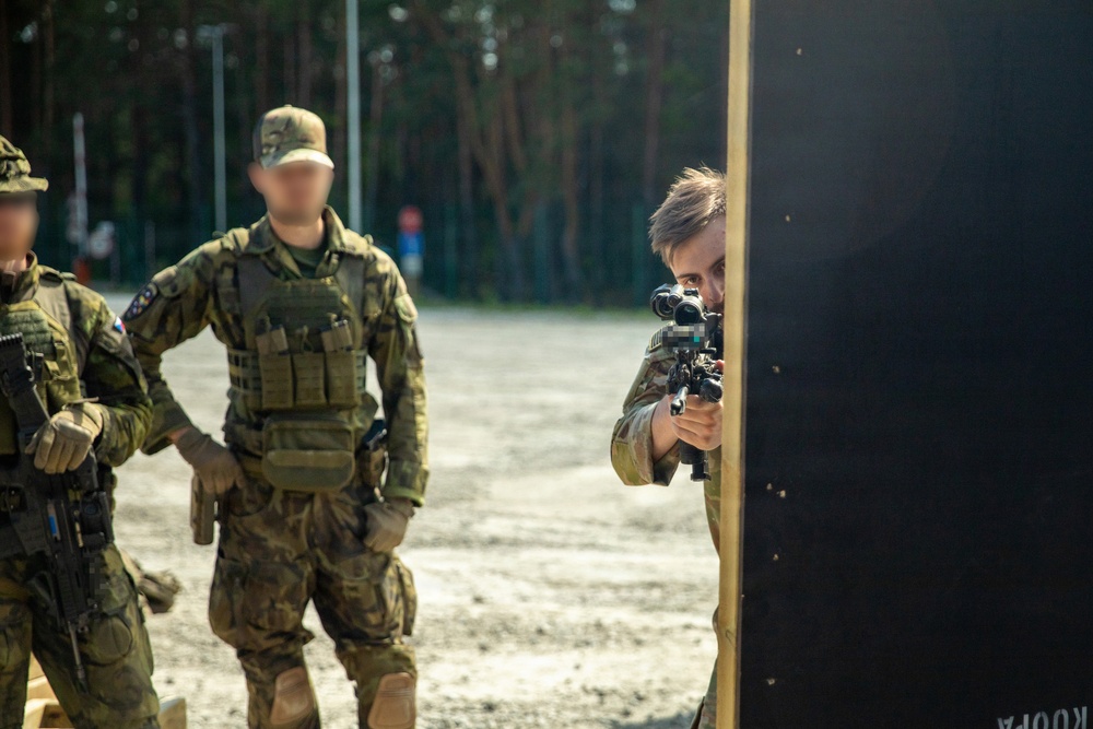 U.S., Czech forces train together in close quarters battle