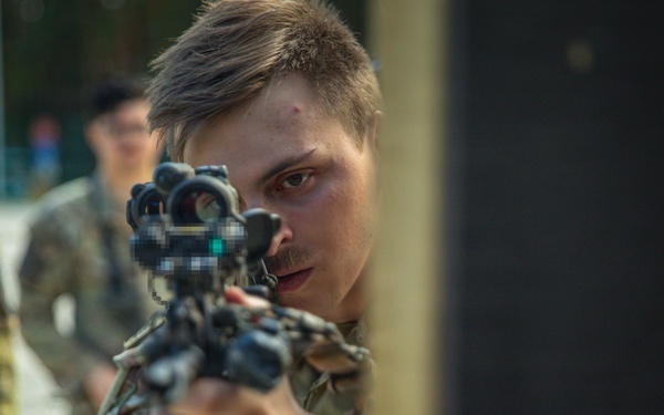 U.S., Czech forces train together in close quarters battle