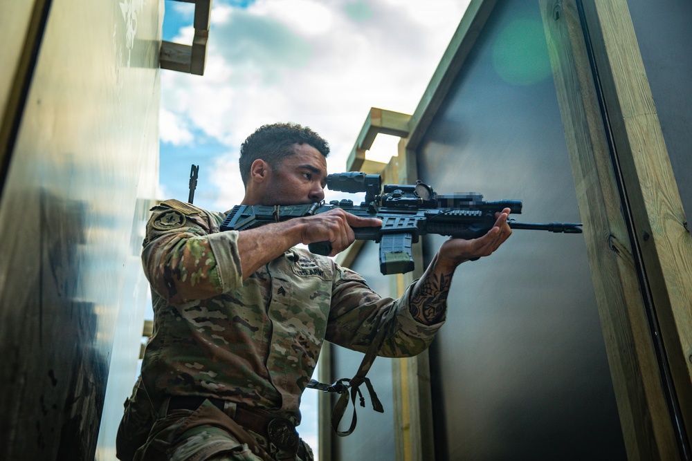 U.S., Czech forces train together in close quarters battle