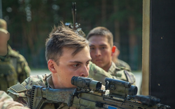 U.S., Czech forces train together in close quarters battle