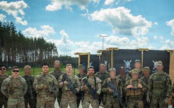 U.S., Czech forces train together in close quarters battle