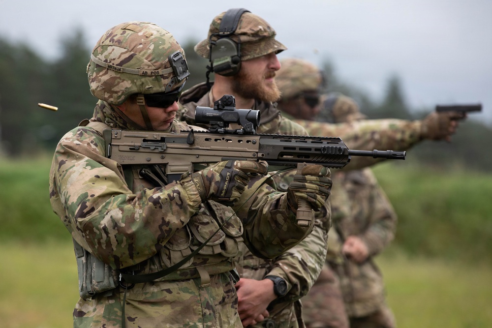 U.S. Army engineers learn from the British Army about close-quarters battle in Poland