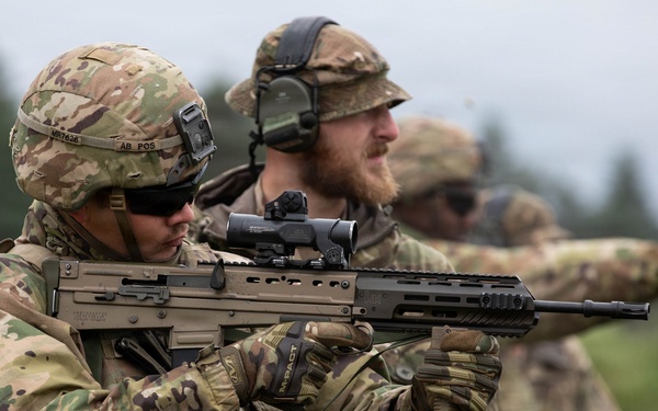 U.S. Army engineers learn from the British Army about close-quarters battle in Poland