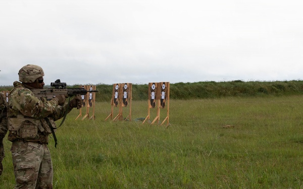 U.S. Army engineers learn from the British Army about close-quarters battle in Poland
