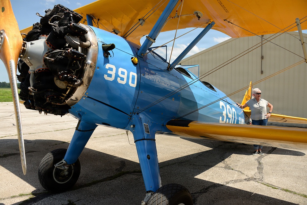 Vintage WWII plane makes stopover at Fort Leavenworth