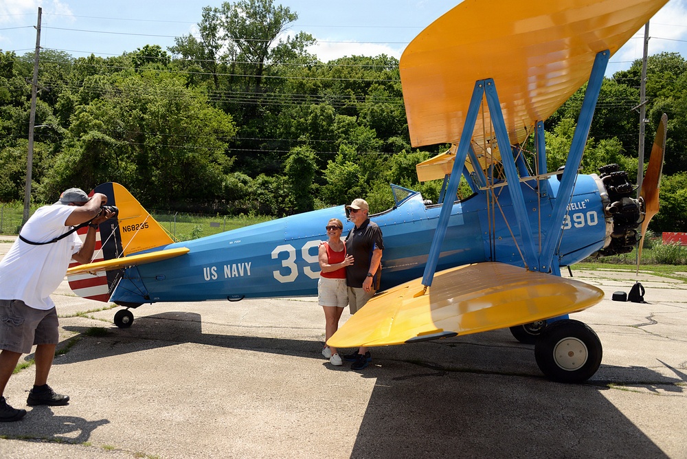 Vintage WWII plane makes stopover at Fort Leavenworth