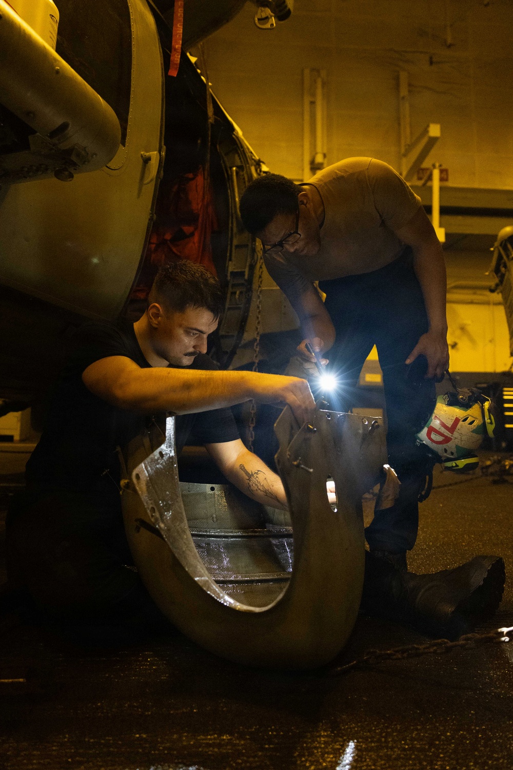 USS George H.W. Bush maintains a tail gear box