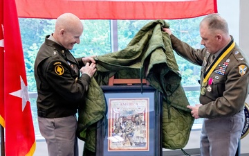 Officer, artist presents command with America 250th fine art during retirement ceremony
