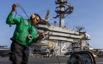 Abraham Lincoln Conducts Flight Deck Operations