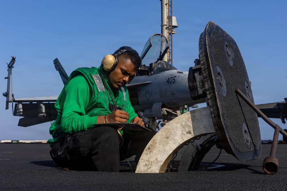 Abraham Lincoln Conducts Flight Deck Operations