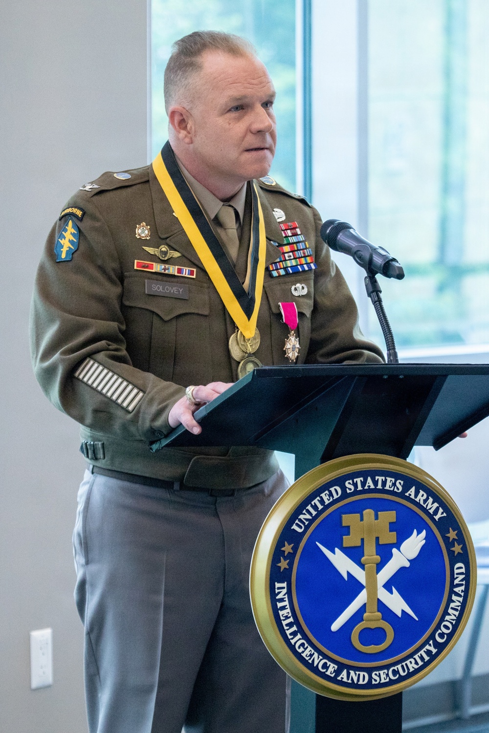 Officer, artist presents command with America 250th fine art during retirement ceremony
