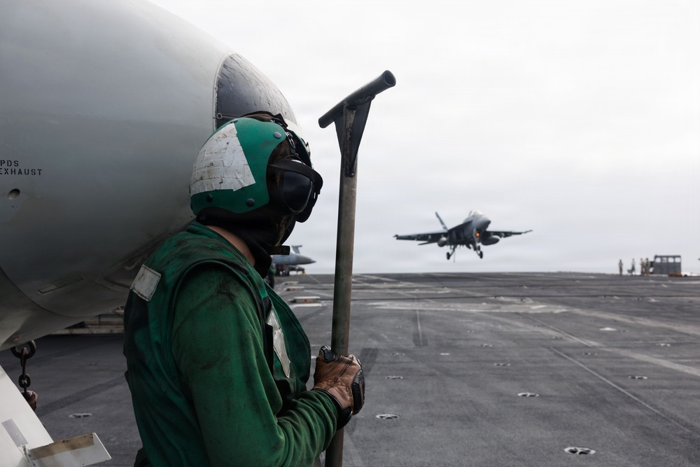 USS George H.W. Bush landing a F/A-18E Super Hornet