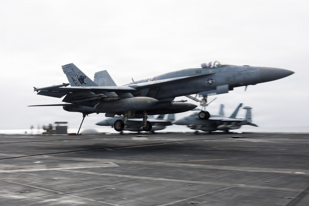 USS George H.W. Bush lands a F/A-18E Super Hornet