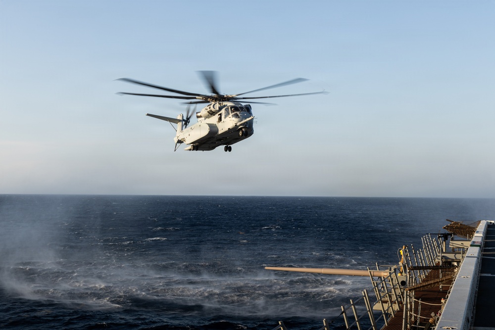 26th Marine Expeditionary Unit’s Type Commander’s Amphibious Training | Ch-53K King Stallion land on USS Arlington