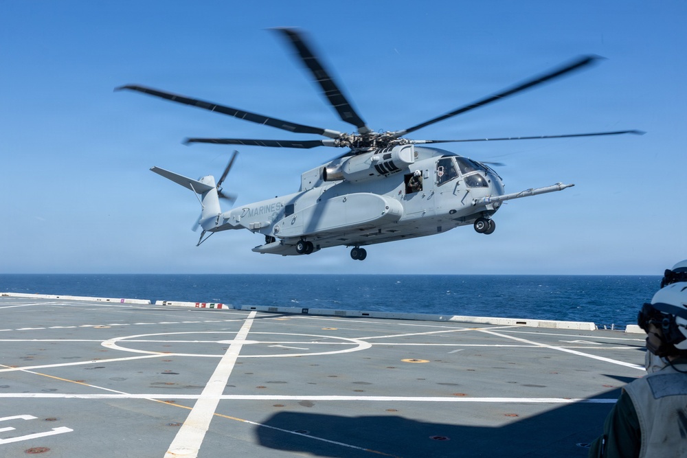26th Marine Expeditionary Unit’s Type Commander’s Amphibious Training | Ch-53K King Stallion land on USS Arlington