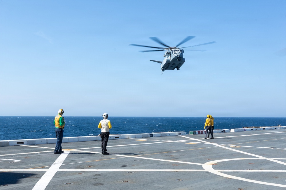 26th Marine Expeditionary Unit’s Type Commander’s Amphibious Training | Ch-53K King Stallion land on USS Arlington