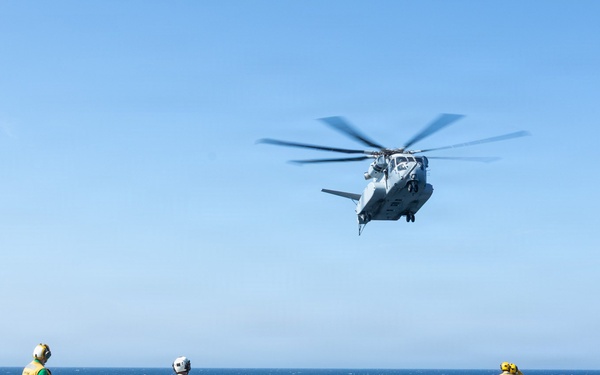 26th Marine Expeditionary Unit’s Type Commander’s Amphibious Training | Ch-53K King Stallion land on USS Arlington