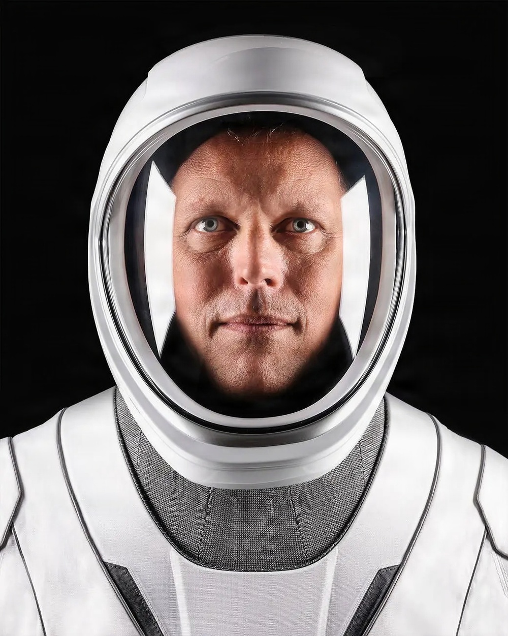 Air Force test pilot tapped as ‘ultimate wingman’ for Artemis III