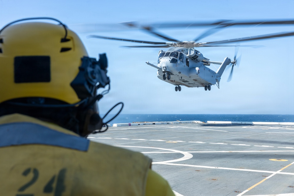 26th Marine Expeditionary Unit’s Type Commander’s Amphibious Training | Ch-53K King Stallion land on USS Arlington