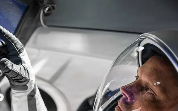 Air Force test pilot tapped as ‘ultimate wingman’ for Artemis III