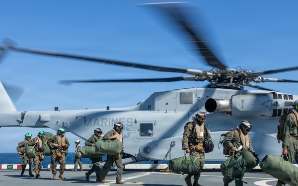 26th Marine Expeditionary Unit’s Type Commander’s Amphibious Training | Ch-53K King Stallion land on USS Arlington
