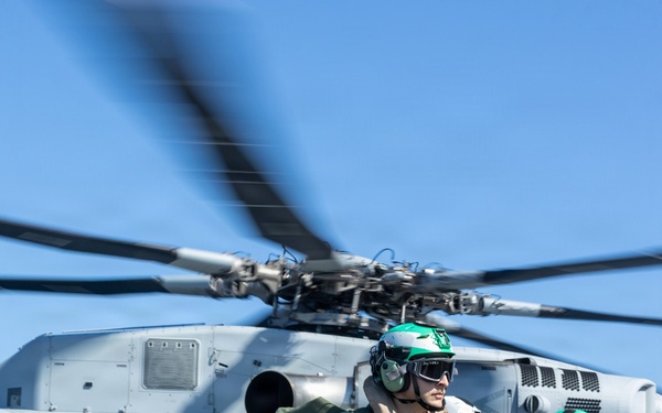 26th Marine Expeditionary Unit’s Type Commander’s Amphibious Training | Ch-53K King Stallion land on USS Arlington