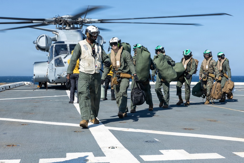 26th Marine Expeditionary Unit’s Type Commander’s Amphibious Training | Ch-53K King Stallion land on USS Arlington