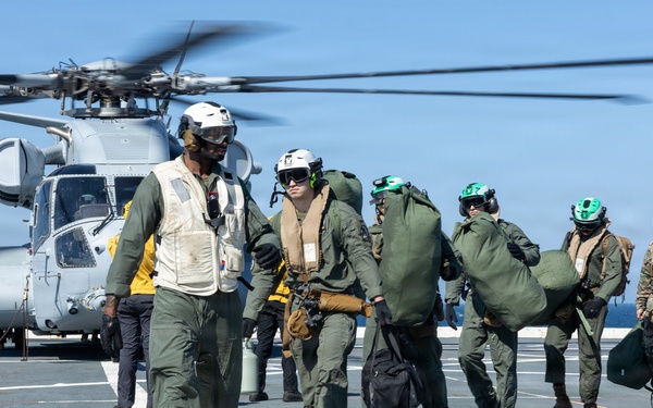 26th Marine Expeditionary Unit’s Type Commander’s Amphibious Training | Ch-53K King Stallion land on USS Arlington