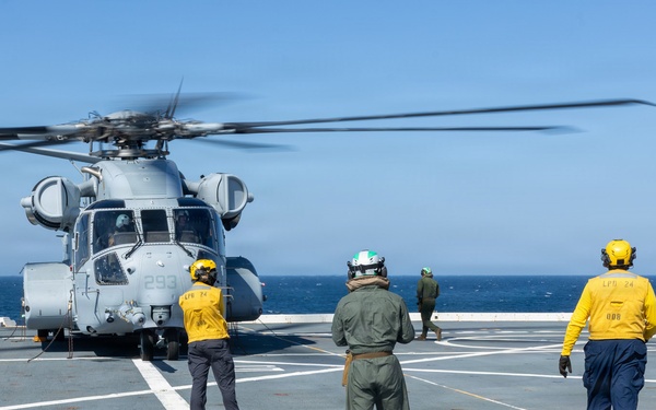 26th Marine Expeditionary Unit’s Type Commander’s Amphibious Training | Ch-53K King Stallion land on USS Arlington