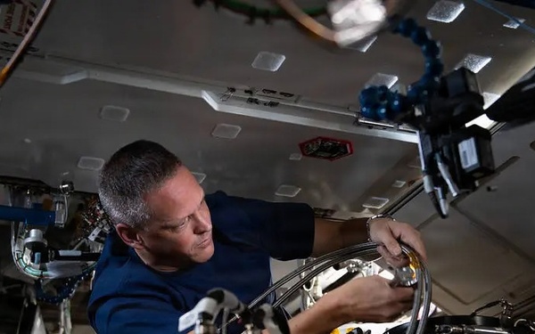 Air Force test pilot tapped as ‘ultimate wingman’ for Artemis III