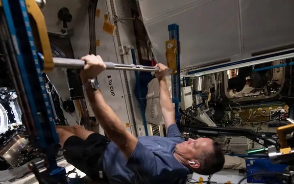 Air Force test pilot tapped as ‘ultimate wingman’ for Artemis III