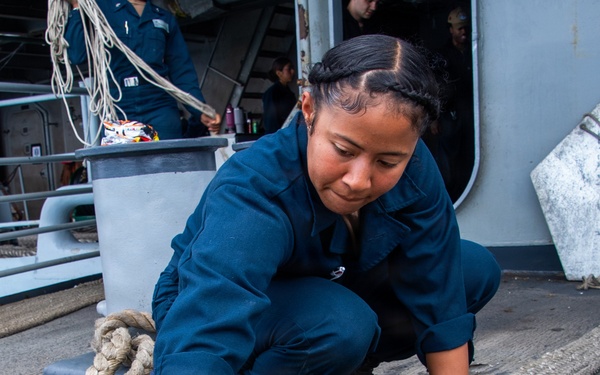 USS Theodore Roosevelt Line Handling