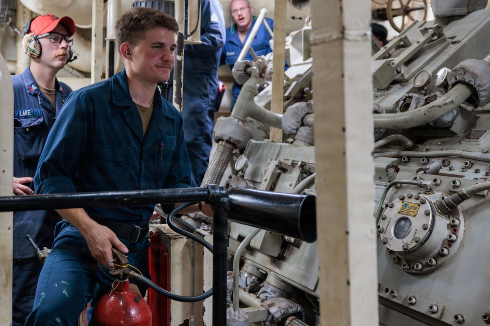 USS Gonzalez Conducts Training